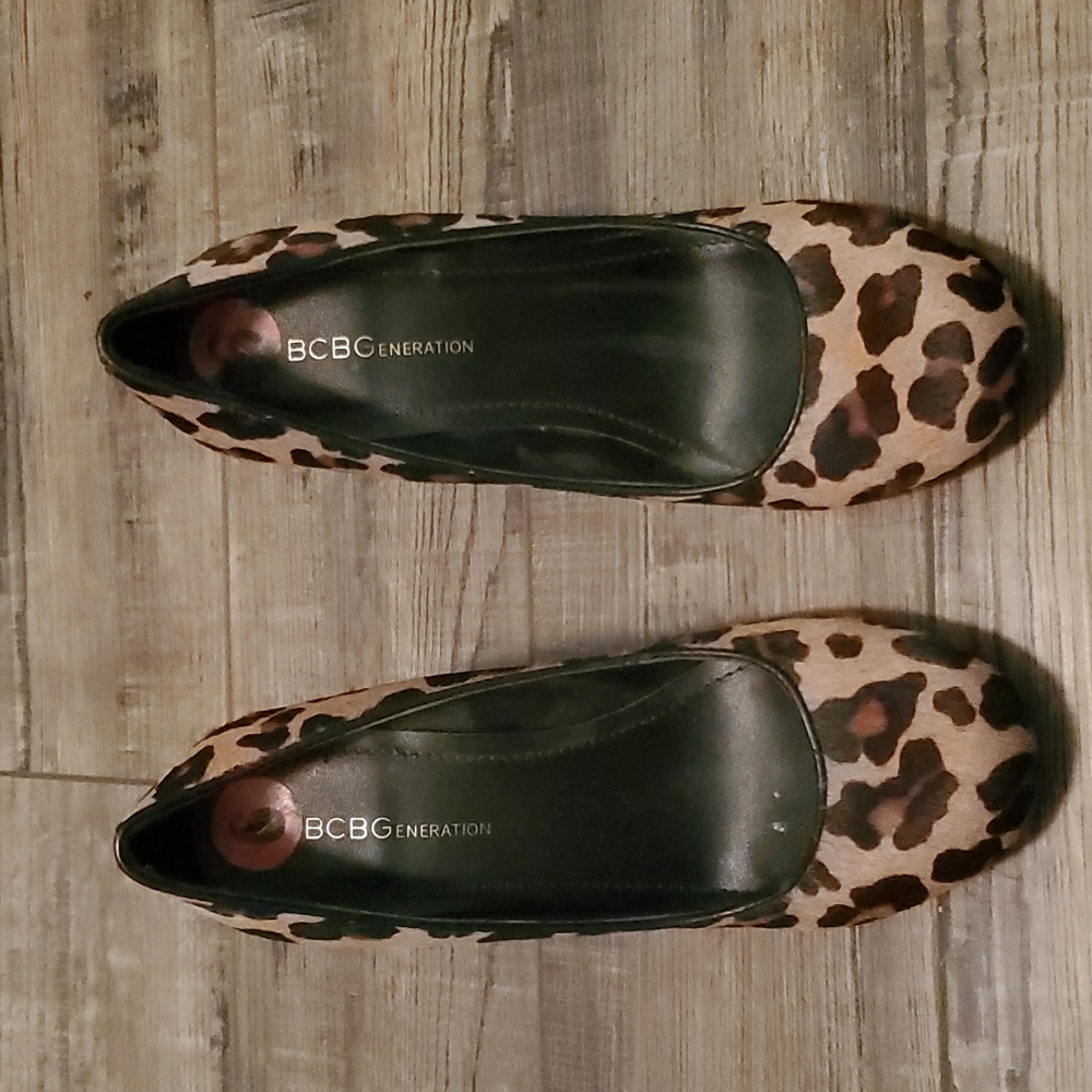 BCBGeneration leopard hair wedges size 6
